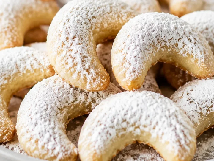 Melt-in-Your-Mouth Almond Crescent Cookies!