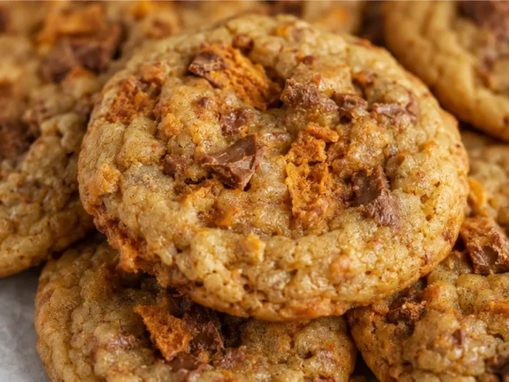 Chewy Butterfinger Cookies: New Obsession!