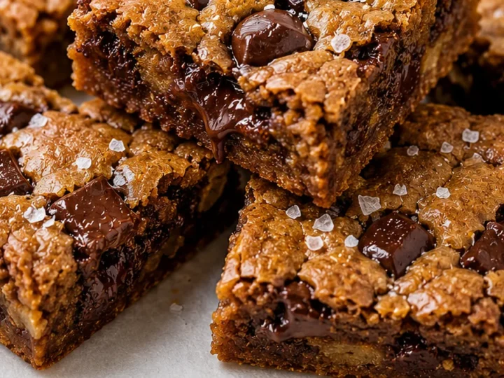 Gooey Chocolate Blondies: Your New Obsession!