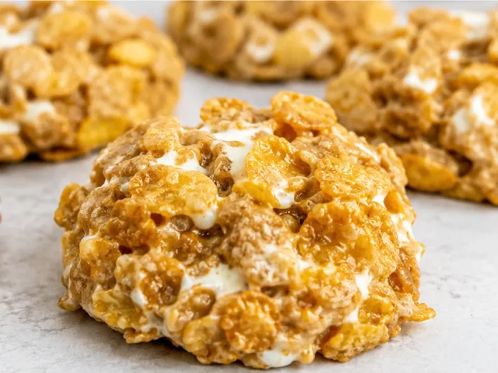 Melt-in-Your-Mouth Cornflake Marshmallow Cookies