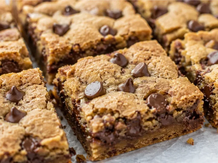 Chewy Brown Butter Chocolate Chip Cookie Bars