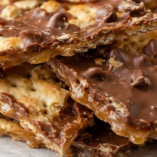 Christmas Crack Cookies: Holiday Bliss!