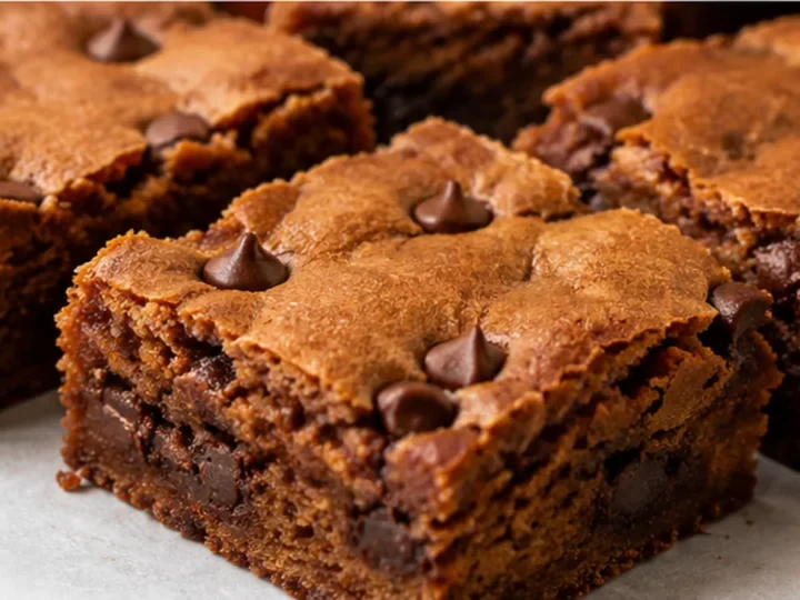 ” Chewy Gingerbread Chocolate Chip Bars”