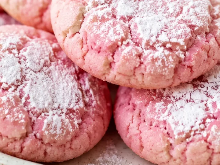 Melt-in-Your-Mouth Pink Velvet Cookies!